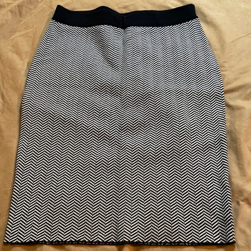 Knit pencil herringbone skirt